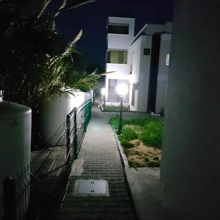 Esta Palm Living And Bedroom, 250 M From * كيرينيا