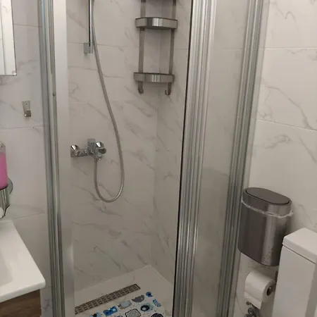 Esta Palm Living And Bedroom, 250 M From كيرينيا