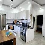 Esta Palm Living And Bedroom, 250 M From Apartman