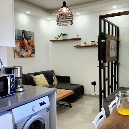 Esta Palm Living And Bedroom, 250 M From * Κερύνεια