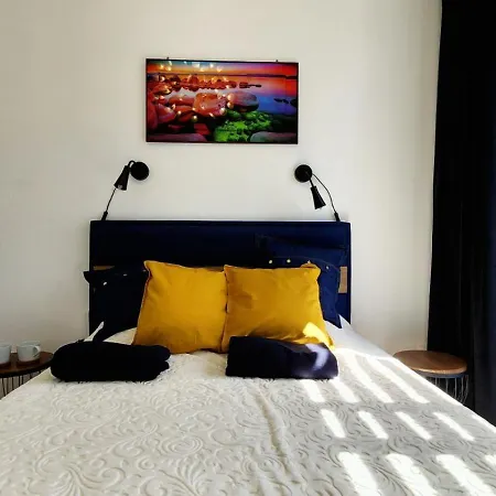 Esta Palm Living And Bedroom, 250 M From Apartman Kerínia