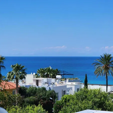 Esta Palm Living And Bedroom, 250 M From Apartman Kerínia