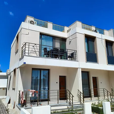 Esta Palm Living And Bedroom, 250 M From Kerínia