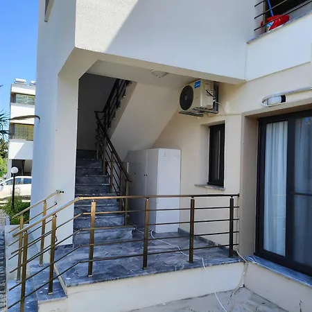 Apartman Esta Palm Living And Bedroom, 250 M From Kerínia
