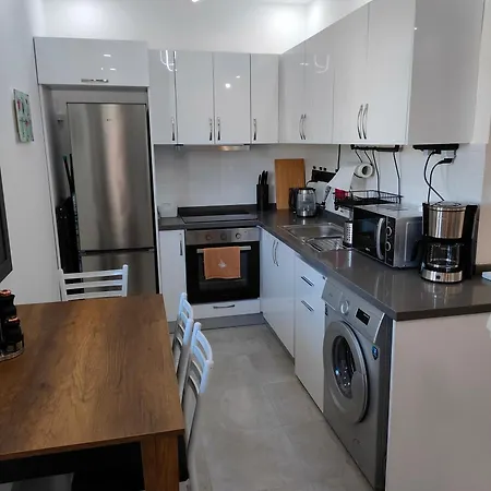 Apartman Esta Palm Living And Bedroom, 250 M From Kerínia