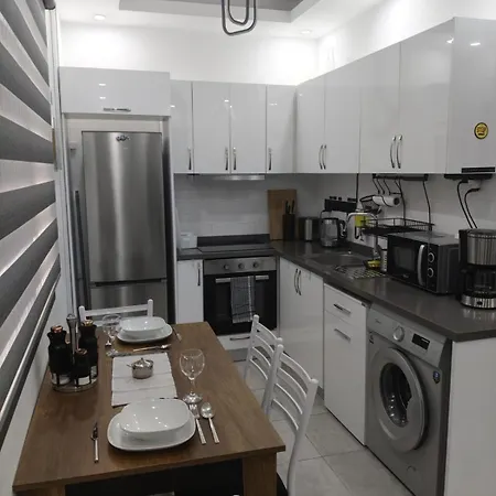 Esta Palm Living And Bedroom, 250 M From Apartman Kerínia