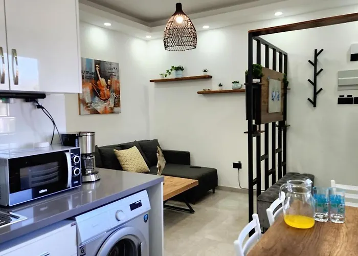 Esta Palm Living And Bedroom, 250 M From * キレニア