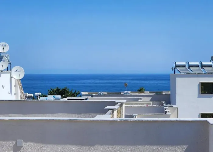 Esta Palm Living And Bedroom, 250 M From アパート *