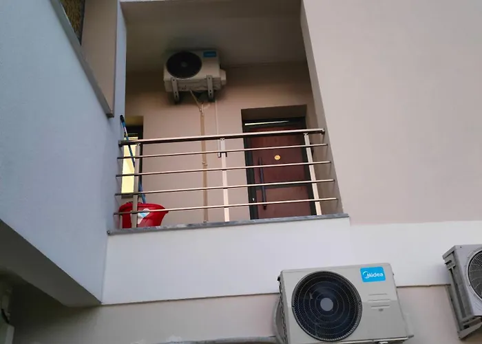 Esta Palm Living And Bedroom, 250 M From アパート *