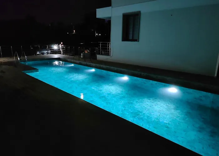 アパート Esta Palm Living And Bedroom, 250 M From キレニア