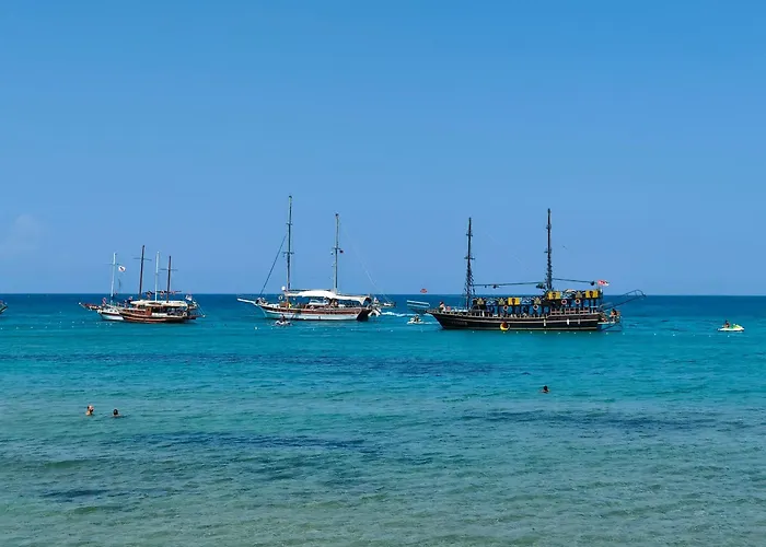 Esta Palm Living And Bedroom, 250 M From アパート