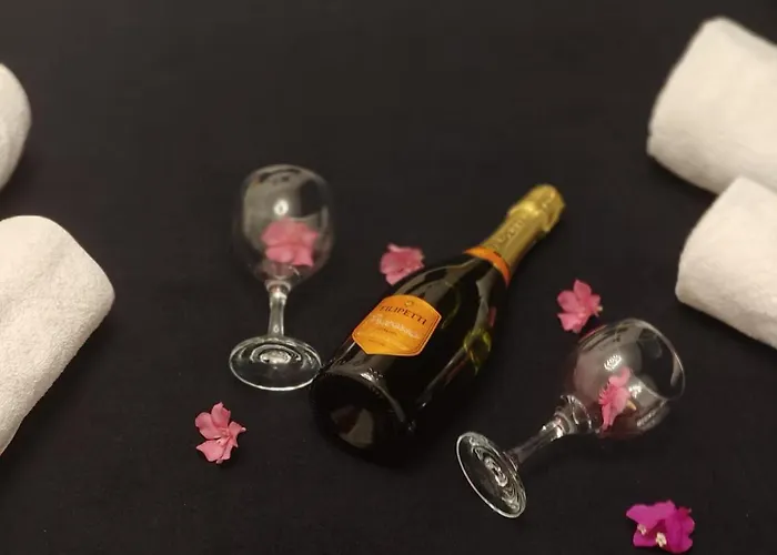 Esta Palm Living And Bedroom, 250 M From