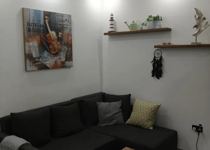 Esta Palm Living And Bedroom, 250 M From アパート キレニア