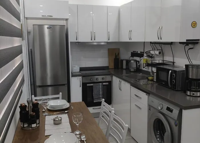 Esta Palm Living And Bedroom, 250 M From Apartament Kirenia