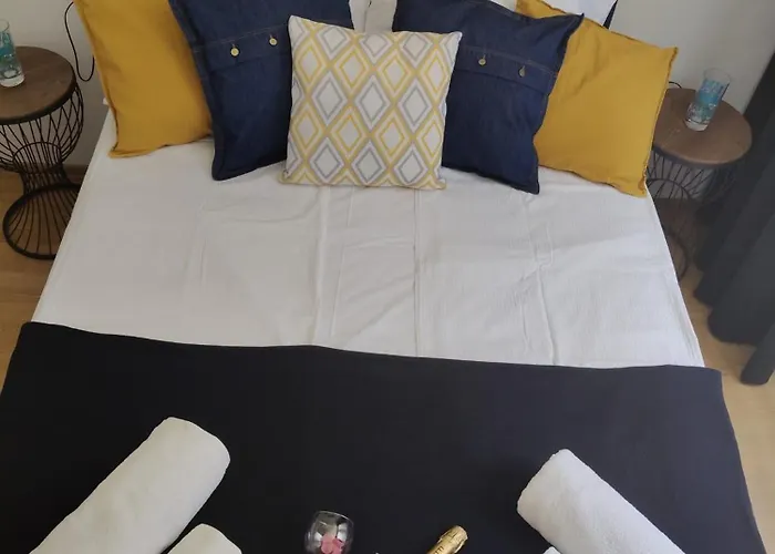 Esta Palm Living And Bedroom, 250 M From * キレニア