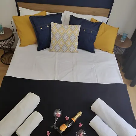 Esta Palm Living And Bedroom, 250 M From * Cirénia