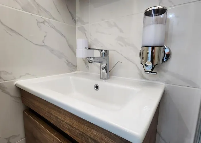 Apartmán Esta Palm Living And Bedroom, 250 M From