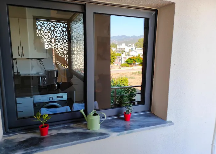 Esta Palm Living And Bedroom, 250 M From Apartmán